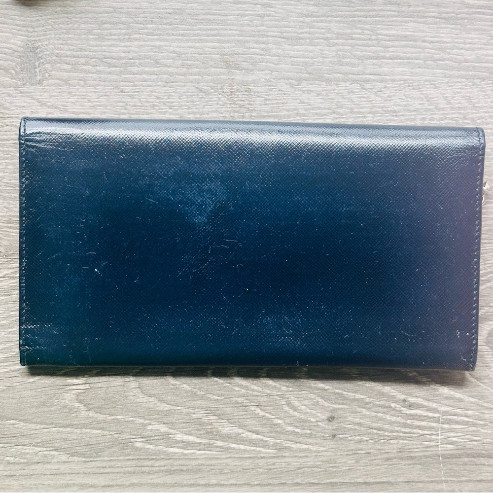 Salvatore Ferragamo Gancini Wallet - Picture 2 of 10